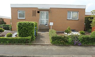 In diesem Haus in Bad Oeynhausen ist am Freitagabend ein 45-jähriger Mann aus Hamburg von Spezialkräften verhaftet worden. Dabei ist ein Fenster (rechts im Bild) zerstört worden. - Ulf Hanke In diesem Haus in Bad Oeynhausen ist am Freitagabend ein 45-jähriger Mann aus Hamburg von Spezialkräften verhaftet worden. Dabei ist ein Fenster (rechts im Bild) zerstört worden. - Ulf Hanke