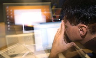 Die Arbeitswelt wird immer komplexer, eine ständige Verfügbarkeit macht viele Menschen krank. Ärzte stellen heute oft andere Diagnosen als in der Vergangenheit. - epd-bild / Steffen Schellhorn Die Arbeitswelt wird immer komplexer, eine ständige Verfügbarkeit macht viele Menschen krank. Ärzte stellen heute oft andere Diagnosen als in der Vergangenheit. - epd-bild / Steffen Schellhorn