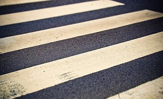 In Höhe der Kurparkstraße befindet sich ein Zebrastreifen, auf dem die Fußgängerin die Straße überquerte. - pixabay/652234 In Höhe der Kurparkstraße befindet sich ein Zebrastreifen, auf dem die Fußgängerin die Straße überquerte. - pixabay/652234