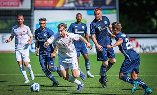 Mattis Beckmann (Mitte), der hier im Finale des Fruchtalarm-Cups vier Brakern entwischt, ist für seinen Trainer Engin Acar der Aufsteiger der Saison. - Sarah Jonek Mattis Beckmann (Mitte), der hier im Finale des Fruchtalarm-Cups vier Brakern entwischt, ist für seinen Trainer Engin Acar der Aufsteiger der Saison. - Sarah Jonek
