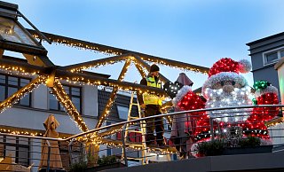 Der Balkon von Hensels Glashaus wird zur Bühne für Unterhaltung am Alten Markt. - Frank-Michael Kiel-Steinkamp Der Balkon von Hensels Glashaus wird zur Bühne für Unterhaltung am Alten Markt. - Frank-Michael Kiel-Steinkamp