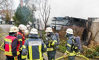 Die Feuerwehr eilte am Samstag zum Einsatz. Doch sie könnte das Objekt nicht mehr retten. - Symbolfoto: Christian Mathiesen Die Feuerwehr eilte am Samstag zum Einsatz. Doch sie könnte das Objekt nicht mehr retten. - Symbolfoto: Christian Mathiesen