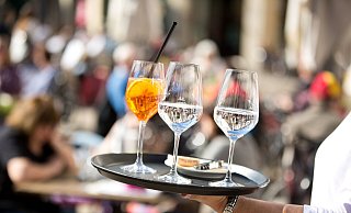 Während der Corona-Pandemie musste die Gastronomie einige Rückschläge einstecken. Fachkräfte werden weiterhin händeringend gesucht. - Oliver Krato Während der Corona-Pandemie musste die Gastronomie einige Rückschläge einstecken. Fachkräfte werden weiterhin händeringend gesucht. - Oliver Krato