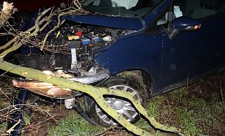 Das Auto musste abgeschleppt werden. - Polizei Minden-Lübbecke Das Auto musste abgeschleppt werden. - Polizei Minden-Lübbecke