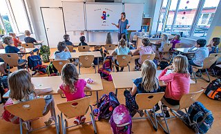 Es gibt weiterhin zu wenig Lehrer. In Löhne ist die Lage zwar noch gut, aber vor allem Fächer wie Musik, Physik oder Hauswirtschaftslehre sind schwer zu besetzen. - Jens Büttner/dpa Es gibt weiterhin zu wenig Lehrer. In Löhne ist die Lage zwar noch gut, aber vor allem Fächer wie Musik, Physik oder Hauswirtschaftslehre sind schwer zu besetzen. - Jens Büttner/dpa
