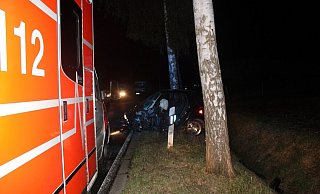 Einen Toten und eine lebensgefährlich verletzte Frau forderte ein Verkehrsunfall in Rahden im Kreis Minden-Lübbecke. - Polizei Einen Toten und eine lebensgefährlich verletzte Frau forderte ein Verkehrsunfall in Rahden im Kreis Minden-Lübbecke. - Polizei