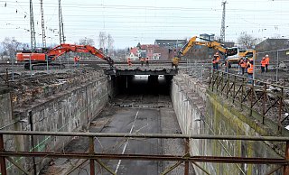 Die Bahn lässt die Brücke über die Sophienstraße neu bauen. - Frank-Michael Kiel-Steinkamp Die Bahn lässt die Brücke über die Sophienstraße neu bauen. - Frank-Michael Kiel-Steinkamp