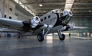 Die Tante Ju steht derzeit noch am Flughafen Paderborn/Lippstadt. Das wohl bekannteste Lufthansa-Flugzeug wird vom Quax-Verein hergerichtet. Spätestens 2026 ist es dann in Frankfurt zu sehen. - Meiko Haselhorst Die Tante Ju steht derzeit noch am Flughafen Paderborn/Lippstadt. Das wohl bekannteste Lufthansa-Flugzeug wird vom Quax-Verein hergerichtet. Spätestens 2026 ist es dann in Frankfurt zu sehen. - Meiko Haselhorst