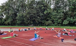 Dienstagabends treffen sich die Gymnastikdamen Ü60, sagt Übungsleiterin Monika Schaberich (Mitte). - Dieter Scholz Dienstagabends treffen sich die Gymnastikdamen Ü60, sagt Übungsleiterin Monika Schaberich (Mitte). - Dieter Scholz