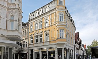 Die Bäckerei Hensel hat ihre Filiale am Neuen Markt aufgeben. Seit September 2021 ist bekannt, dass Hensel hier nicht mehr öffnen wird. - Frank-Michael Kiel-Steinkamp Die Bäckerei Hensel hat ihre Filiale am Neuen Markt aufgeben. Seit September 2021 ist bekannt, dass Hensel hier nicht mehr öffnen wird. - Frank-Michael Kiel-Steinkamp