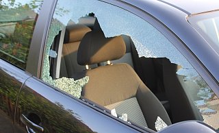Es wurden Scheiben eingeschlagen und offenbar auch Beute gemacht. - Polizei Minden-Lübbecke Es wurden Scheiben eingeschlagen und offenbar auch Beute gemacht. - Polizei Minden-Lübbecke