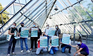 Mit der Kampagne "Fahrscheinfrei" wollen sich die Mitglieder des "Aktionsbündnis Klimagerechtigkeit Bielefeld" für kostenlosen öffentlichen Nahverkehr einsetzen. - Peter Unger Mit der Kampagne "Fahrscheinfrei" wollen sich die Mitglieder des "Aktionsbündnis Klimagerechtigkeit Bielefeld" für kostenlosen öffentlichen Nahverkehr einsetzen. - Peter Unger