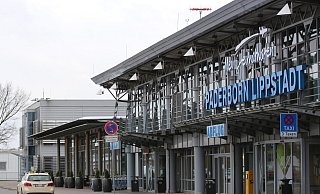 Wer zum Flughafen Paderborn/Lippstadt fährt, sollte mehr Zeit einplanen. - Jens Reddeker Wer zum Flughafen Paderborn/Lippstadt fährt, sollte mehr Zeit einplanen. - Jens Reddeker