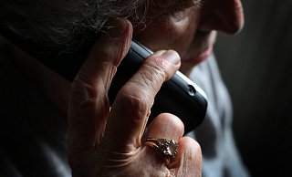 Die Bünder Seniorin reagierte richtig und ließ sich nicht lumpen. Falschgeld, Durchsuchung der Sparkassenfiliale und eine korrupte Mitarbeiterin klang dann doch zu fiktiv. - Karl-Josef Hildenbrand/dpa Die Bünder Seniorin reagierte richtig und ließ sich nicht lumpen. Falschgeld, Durchsuchung der Sparkassenfiliale und eine korrupte Mitarbeiterin klang dann doch zu fiktiv. - Karl-Josef Hildenbrand/dpa