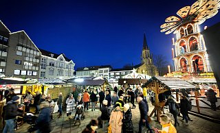 Der Weihnachtsmarkt in Gütersloh blieb in diesem Jahr weitgehend vom Regen verschont - sehr zur Freude der Standbetreiber. - Andreas Frücht Der Weihnachtsmarkt in Gütersloh blieb in diesem Jahr weitgehend vom Regen verschont - sehr zur Freude der Standbetreiber. - Andreas Frücht