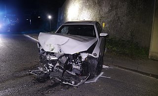An dem Wagen entstand Totalschaden. - Polizei Kreis Höxter An dem Wagen entstand Totalschaden. - Polizei Kreis Höxter