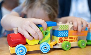 Die qualitative Arbeit sei nicht länger gesichert, schreiben die Träger. Aber nicht nur die Bildungschancen der betreuten Kinder leiden unter den aktuellen Problemen. - Sebastian Kahnert Die qualitative Arbeit sei nicht länger gesichert, schreiben die Träger. Aber nicht nur die Bildungschancen der betreuten Kinder leiden unter den aktuellen Problemen. - Sebastian Kahnert