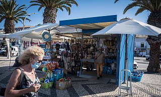 Ein Urlaub wie hier an der portugiesischen Algarve kann zur Zeit unliebsame Folgen haben. FOTO: IMAGO - imago images/NurPhoto Ein Urlaub wie hier an der portugiesischen Algarve kann zur Zeit unliebsame Folgen haben. FOTO: IMAGO - imago images/NurPhoto