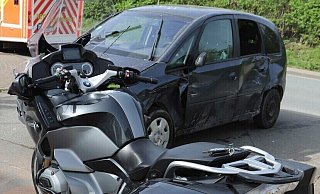 Beide Fahrzeuge wurden abgeschleppt. - Polizei Höxter Beide Fahrzeuge wurden abgeschleppt. - Polizei Höxter
