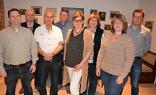 Markus Krogmeier, Norbert Brechmann, Siegfried Murke, Heinrich Sander jun., Eva Neisens, Evelyn Antpöhler, Astrid Zellermann und Henrik Thorwesten (v. l.) bilden den Vorstand der Ortsgemeinschaft Stukenbrock. - Karin Prignitz Markus Krogmeier, Norbert Brechmann, Siegfried Murke, Heinrich Sander jun., Eva Neisens, Evelyn Antpöhler, Astrid Zellermann und Henrik Thorwesten (v. l.) bilden den Vorstand der Ortsgemeinschaft Stukenbrock. - Karin Prignitz