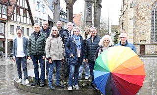 Die Organisatoren vom Seniorenbeirat und die Sponsoren freuen sich auf den Aktionstag beim "Herforder Frühling" auf dem Neuen Markt und hoffen, dass das Wetter mitspielt. - Claus Frickemeier Die Organisatoren vom Seniorenbeirat und die Sponsoren freuen sich auf den Aktionstag beim "Herforder Frühling" auf dem Neuen Markt und hoffen, dass das Wetter mitspielt. - Claus Frickemeier