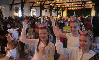 Mit rund 500 Besuchern ist der Nieheimer Kinderkarneval eine der ganz großen Veranstaltungen seiner Art. - Burkhard Battran Mit rund 500 Besuchern ist der Nieheimer Kinderkarneval eine der ganz großen Veranstaltungen seiner Art. - Burkhard Battran