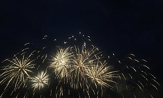 Feuerwerk ist zwar für kurze Zeit schön anzusehen, aber auch eine Belastung für Tiere und Umwelt. Grund genug, für zwei Löhner Märkte, auf den Verkauf zu verzichten. - Anthea Moschner Feuerwerk ist zwar für kurze Zeit schön anzusehen, aber auch eine Belastung für Tiere und Umwelt. Grund genug, für zwei Löhner Märkte, auf den Verkauf zu verzichten. - Anthea Moschner