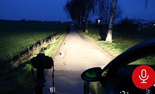 Ein 57-jähriger Mann fühlt sich von der "Strahlenmafia" verfolgt. Um sich an der Gesellschaft zu rächen, überfährt er im Dezember 2017 auf einem Wirtschaftsweg in Minden eine Fußgängerin. Die Polizei rekonstruierte die Tat im Januar 2018. - Ilja Regier/Archivfoto Ein 57-jähriger Mann fühlt sich von der "Strahlenmafia" verfolgt. Um sich an der Gesellschaft zu rächen, überfährt er im Dezember 2017 auf einem Wirtschaftsweg in Minden eine Fußgängerin. Die Polizei rekonstruierte die Tat im Januar 2018. - Ilja Regier/Archivfoto