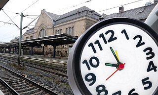 Die Zeit läuft: In wenigen Stunden kann man von Bielefeld aus Hunderte Städte in Europa erreichen. - Wolfgang Rudolf Die Zeit läuft: In wenigen Stunden kann man von Bielefeld aus Hunderte Städte in Europa erreichen. - Wolfgang Rudolf