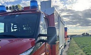 Zu einer Scheune am Stubbigweg in die Feldflur zwischen Borgentreich-Großeneder und Willebadessen-Eissen rückten die Einsatzkräfte am Samstagabend aus. - FFW Borgentreich Zu einer Scheune am Stubbigweg in die Feldflur zwischen Borgentreich-Großeneder und Willebadessen-Eissen rückten die Einsatzkräfte am Samstagabend aus. - FFW Borgentreich