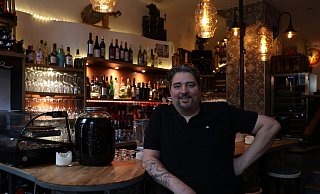 Gastwirt Eduardo Fernández-Terrones in seiner neuen Tapas-Bar Sevilla. - Holger Kosbab Gastwirt Eduardo Fernández-Terrones in seiner neuen Tapas-Bar Sevilla. - Holger Kosbab