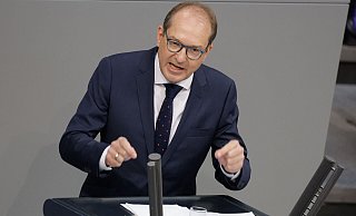 CSU-Landesgruppenchef Alexander Dobrindt griff in der Bundestagsdebatte auch Bundesinnenministerin Nancy Faeser (SPD) scharf an. - AFP or licensors CSU-Landesgruppenchef Alexander Dobrindt griff in der Bundestagsdebatte auch Bundesinnenministerin Nancy Faeser (SPD) scharf an. - AFP or licensors