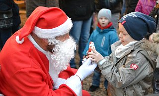 Hoher Besuch: Der Weihnachtsmann wird beim Bad Driburger Adventsmarkt erwartet. - Silke Riethmüller Hoher Besuch: Der Weihnachtsmann wird beim Bad Driburger Adventsmarkt erwartet. - Silke Riethmüller