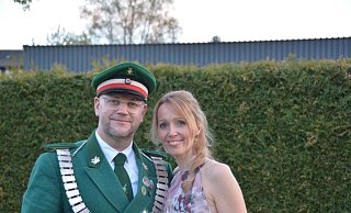Markus und Sarah Köhler sind das neue Königspaar in Henglarn. - Schützen Markus und Sarah Köhler sind das neue Königspaar in Henglarn. - Schützen