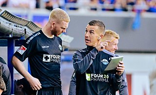 SCP-Co-Trainer Uwe Hünemeier (r.) hat lange für Cottbus gespielt und einige Tipps auf Lager, hier für Kai Klefisch. - Besim Mazhiqi SCP-Co-Trainer Uwe Hünemeier (r.) hat lange für Cottbus gespielt und einige Tipps auf Lager, hier für Kai Klefisch. - Besim Mazhiqi