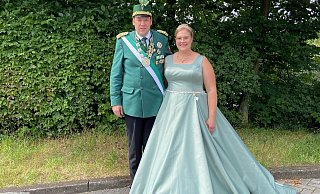 Das Königspaar Edmund und Lea Buschmeier startet ins Dahler Schützenfest. - Dana Stoll Das Königspaar Edmund und Lea Buschmeier startet ins Dahler Schützenfest. - Dana Stoll