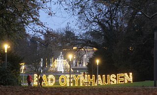 Der Weihnachtsmarkt in Bad Oeynhausen ist eröffnet. Auch der Kurpark lockt wieder mit einem Lichtermeer. - Ulf Hanke Der Weihnachtsmarkt in Bad Oeynhausen ist eröffnet. Auch der Kurpark lockt wieder mit einem Lichtermeer. - Ulf Hanke