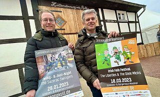 Sennekult-Geschäftsführer Christian Bökamp (l.) und der Vorsitzende des Kulturvereins, Mathias Schlotmann, haben in der Kulturscheune und andernorts in der Gemeinde im Jahr 2023 viel vor. - Jens Reddeker Sennekult-Geschäftsführer Christian Bökamp (l.) und der Vorsitzende des Kulturvereins, Mathias Schlotmann, haben in der Kulturscheune und andernorts in der Gemeinde im Jahr 2023 viel vor. - Jens Reddeker