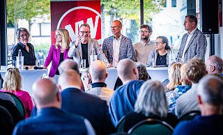70 Zuhörerinnen und Zuhörer folgten der Diskussion der Verantwortlichen von Stadt und Polizei über den zentralen Platz in Bielefeld. - Sarah Jonek 70 Zuhörerinnen und Zuhörer folgten der Diskussion der Verantwortlichen von Stadt und Polizei über den zentralen Platz in Bielefeld. - Sarah Jonek