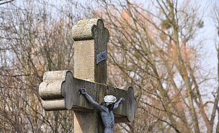 Der Gekreuzigte leidet. Für das Wegekreuz am Nieheimer Kreisel könnte es jetzt jedoch eine andere Lösung geben als den Abriss. - David Schellenberg Der Gekreuzigte leidet. Für das Wegekreuz am Nieheimer Kreisel könnte es jetzt jedoch eine andere Lösung geben als den Abriss. - David Schellenberg