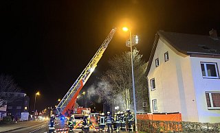 Die Feuerwehr rückte mit einem Großaufgebot zu dem Brand in der Carl-Bertelsmann-Straße aus. - Thorsten Heß Die Feuerwehr rückte mit einem Großaufgebot zu dem Brand in der Carl-Bertelsmann-Straße aus. - Thorsten Heß