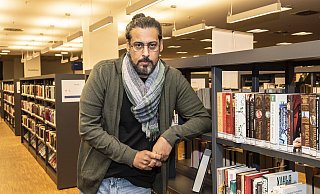 Zum dritten Mal bei den Bielefelder Literaturtagen – der aus dem Irak stammende, deutsche Autor Abbas Khider. - Jörg Dieckmann - www.dieckmann-fotodesign.de Zum dritten Mal bei den Bielefelder Literaturtagen – der aus dem Irak stammende, deutsche Autor Abbas Khider. - Jörg Dieckmann - www.dieckmann-fotodesign.de