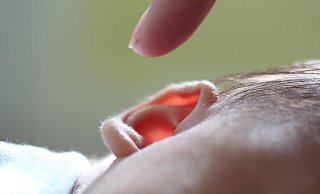 Kinderohren sind sehr lärmempfindlich. Eine zu hohe Belastung kann den Spracherwerb beeinflussen. - Symbolbild: Pixabay Kinderohren sind sehr lärmempfindlich. Eine zu hohe Belastung kann den Spracherwerb beeinflussen. - Symbolbild: Pixabay