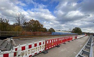 Noch liegen die Bauarbeiten auf der Brücke im Zeitplan. - Dirk Windmöller Noch liegen die Bauarbeiten auf der Brücke im Zeitplan. - Dirk Windmöller