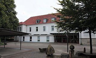 Die Grundschule unter den Linden in der Steinheimer Ortschaft Vinsebeck war für den Ernstfall gut vorbereitet. - Uwe Müller Die Grundschule unter den Linden in der Steinheimer Ortschaft Vinsebeck war für den Ernstfall gut vorbereitet. - Uwe Müller