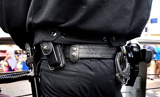 Die Polizei ermittelt nach einer Körperverletzung eines Arminia-Fans im Zug nach Herford. - Symbolfoto: Andreas Frücht Die Polizei ermittelt nach einer Körperverletzung eines Arminia-Fans im Zug nach Herford. - Symbolfoto: Andreas Frücht
