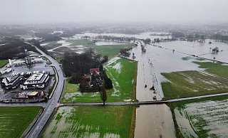 Durch die langanhaltenden Regenfälle ist der Wasserstand der Else stark angestiegen. - Gerald Dunkel Durch die langanhaltenden Regenfälle ist der Wasserstand der Else stark angestiegen. - Gerald Dunkel