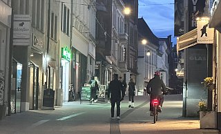 In den frühen Morgenstunden des 3. März ist ein 35-jähriger Mann von einer Personengruppe attackiert worden. Er liegt seitdem auf der Intensivstation des Mindener Klinikums - warum galt er lange Zeit als leicht verletzt? MT-Foto: - Patrick Schwemling In den frühen Morgenstunden des 3. März ist ein 35-jähriger Mann von einer Personengruppe attackiert worden. Er liegt seitdem auf der Intensivstation des Mindener Klinikums - warum galt er lange Zeit als leicht verletzt? MT-Foto: - Patrick Schwemling