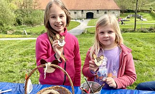 Niedliche Rehkitze haben die Schwestern Malaika (8) und Lucy (6) Bauer aus Paderborn gebastelt. - Carola Drabon Niedliche Rehkitze haben die Schwestern Malaika (8) und Lucy (6) Bauer aus Paderborn gebastelt. - Carola Drabon