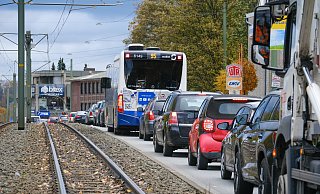 Wenn die Bahn streikt, bleibt für viele Berufspendler meist nur der Umstieg aufs Auto. Der ADAC erwartet während des angekündigten Bahnstreiks jedoch keine vermehrten Staus auf NRWs Straßen. - Andreas Zobe Wenn die Bahn streikt, bleibt für viele Berufspendler meist nur der Umstieg aufs Auto. Der ADAC erwartet während des angekündigten Bahnstreiks jedoch keine vermehrten Staus auf NRWs Straßen. - Andreas Zobe